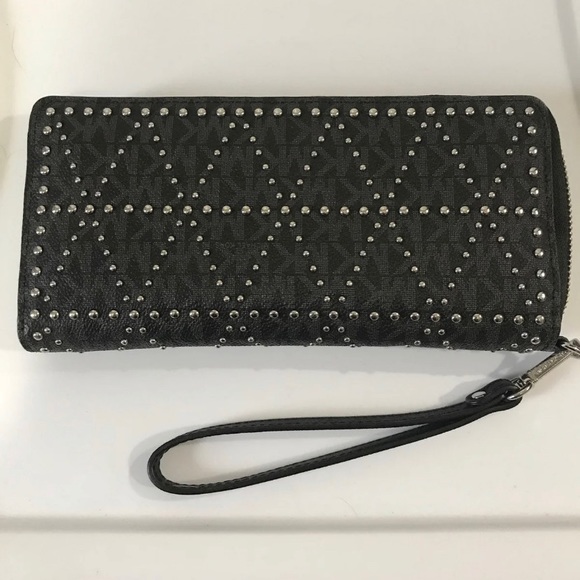 Michael Kors wristlet - Picture 3 of 3